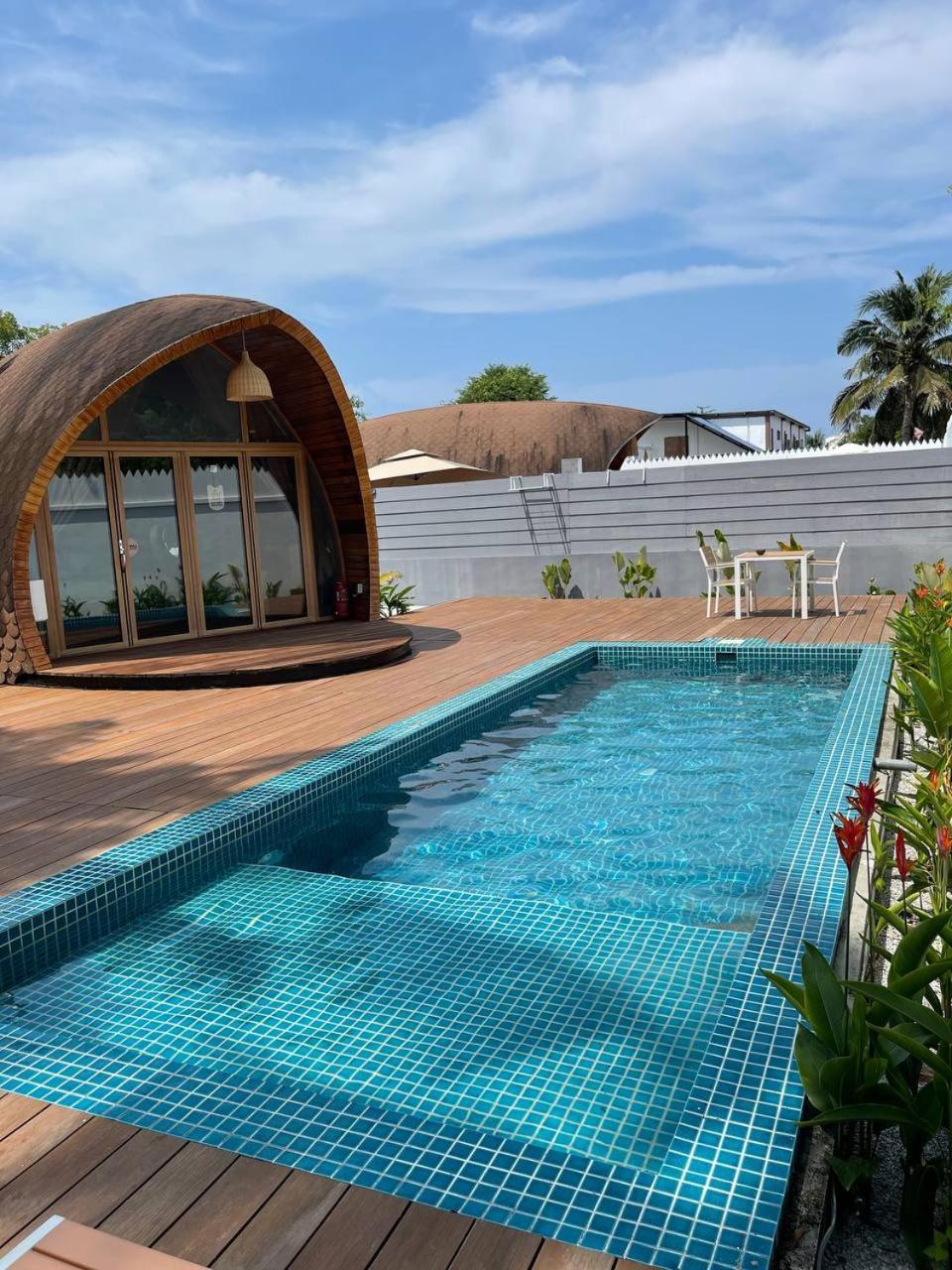Found Mansion Hotel Pantai Cenang  Bagian luar foto