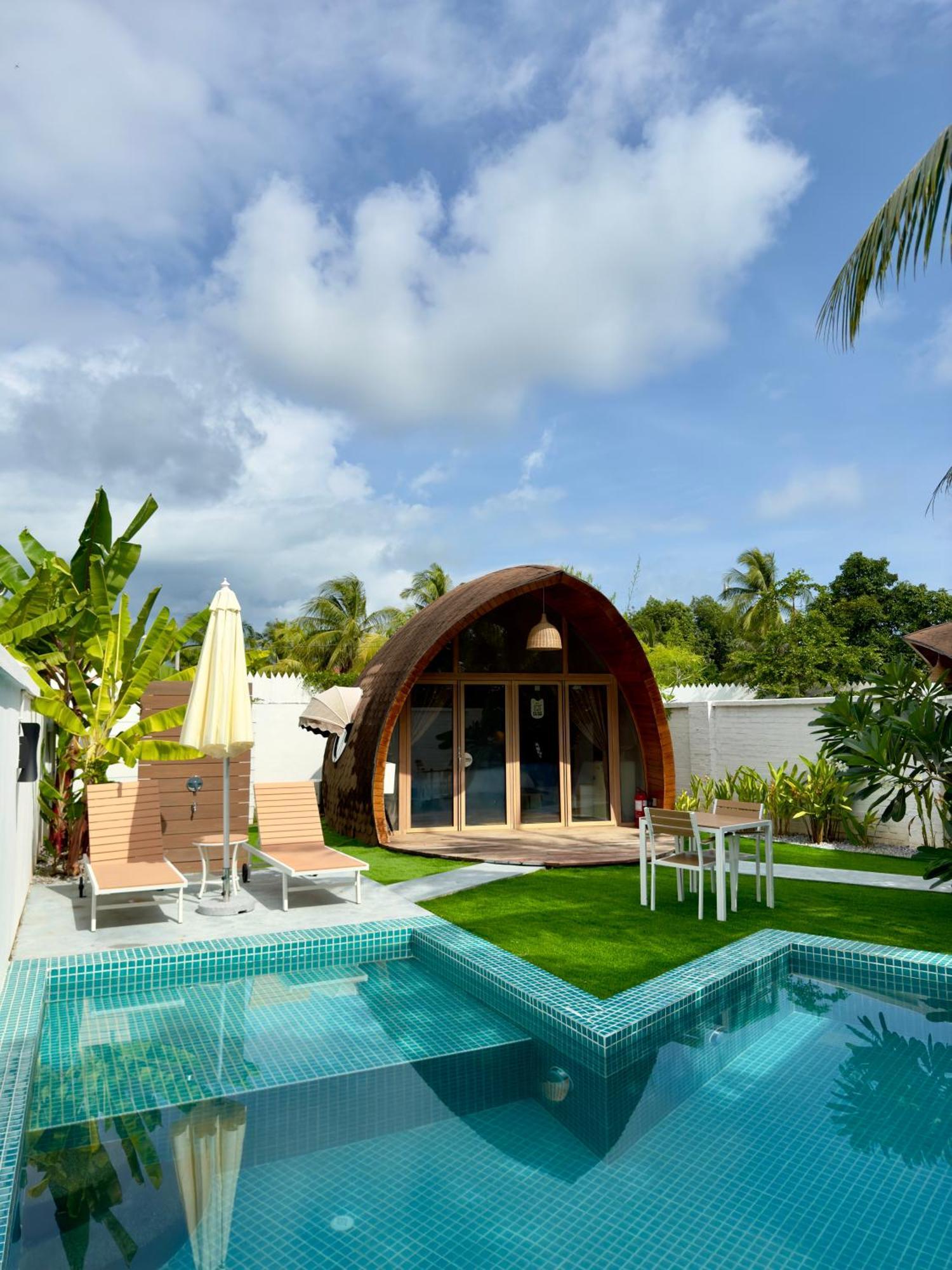 Found Mansion Hotel Pantai Cenang  Bagian luar foto